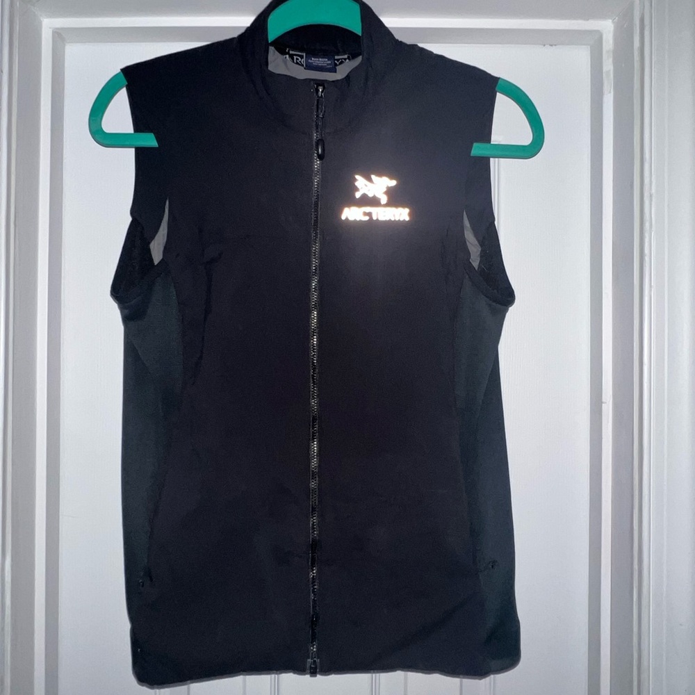 Woman’s Arcteryx atom vest size small